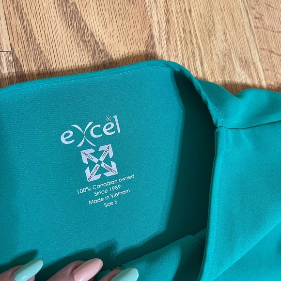 Excel scrub top. NWOT. Size small. - Picture 2 of 2